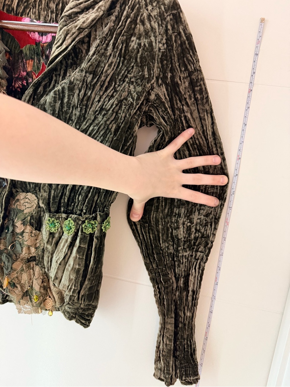 Alberto Makali Olive Green Crinkle Crushed Velvet Embroidery Embellished Blazer - Picture 2 of 16